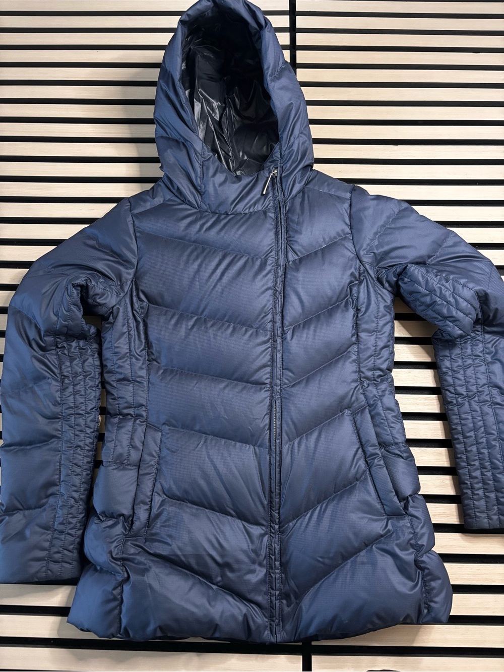 Marmot Women's Navy Hooded Puffer Jacket, Size S (C78210)